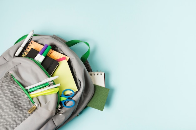 叶片一能进行光合作用着部位是（　　）A．只有表皮细胞B．只有叶肉细胞C．只有保卫细胞D．所有含叶绿体的