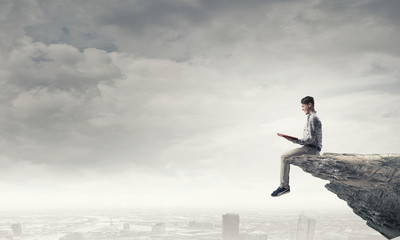 叶片一能进行光合作用着部位是（　　）A．只有表皮细胞B．只有叶肉细胞C．只有保卫细胞D．所有含叶绿体的